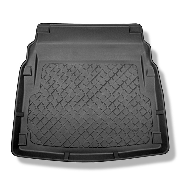 Rohož do zavazadlového prostoru pro: Mercedes-Benz Třída E W212 Sedan (03.2009-03.2016) - bez výklenku; plocha zavazadlového prostoru stoupá u zadních sedadel